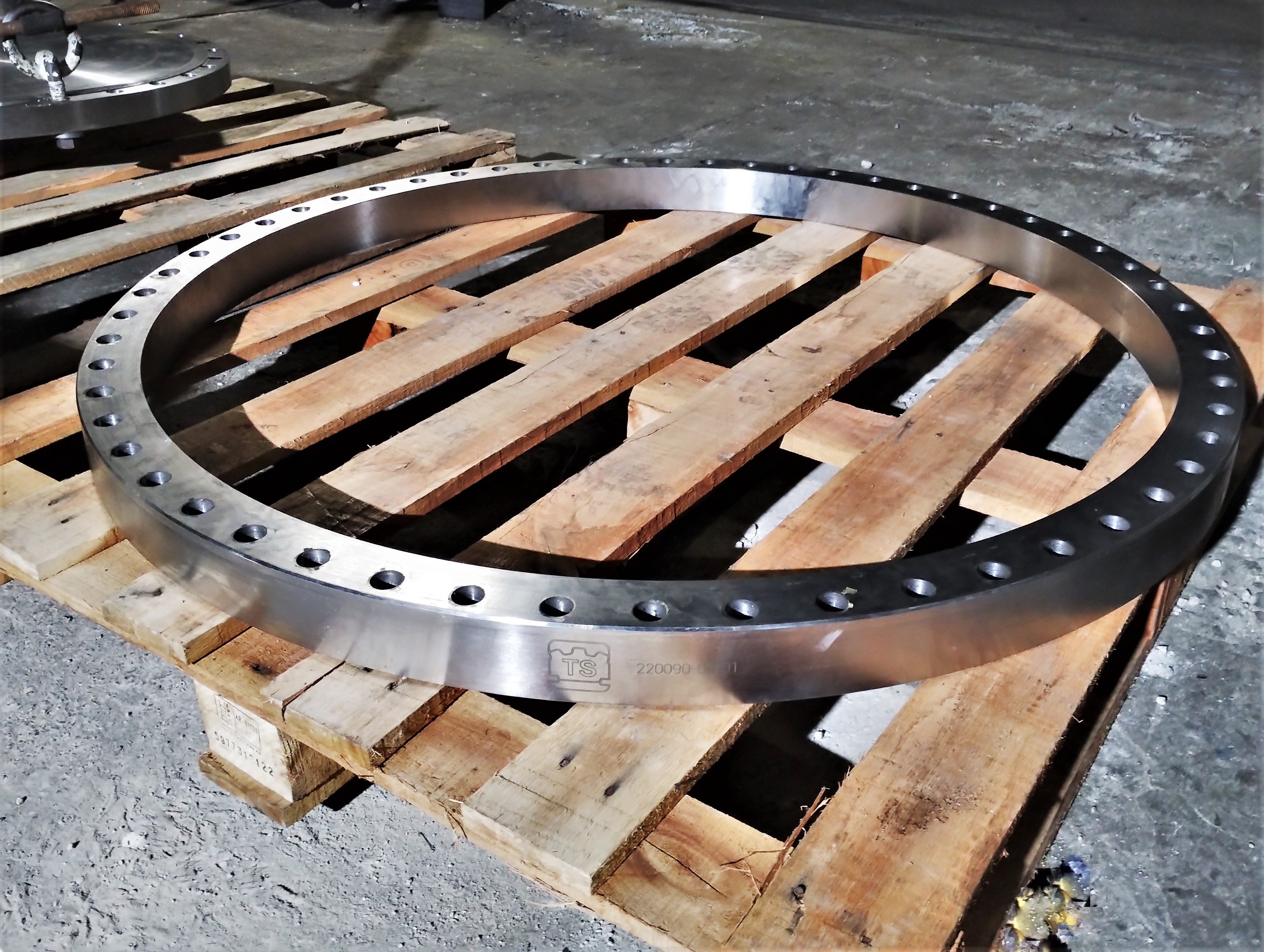 Flange de anel laminado sem costura S32750 (flange ASME B16.47 ring rolling super duplex S32750)